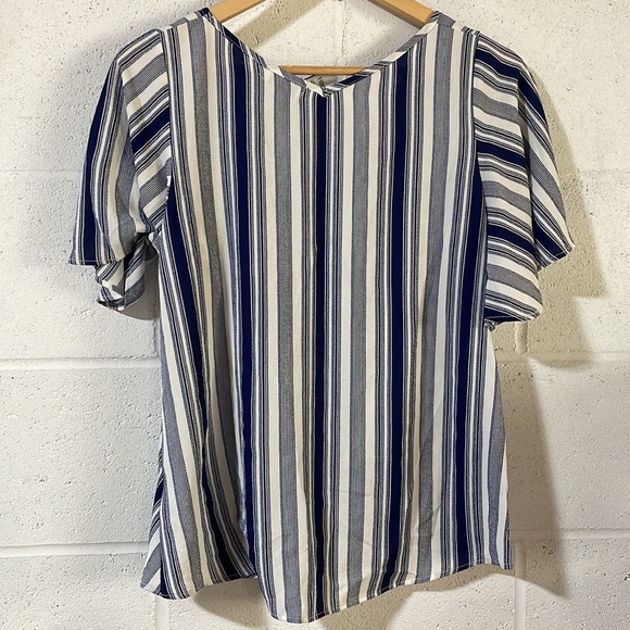 NWT (S) Status Chennault dark blue and white stripe twist front V neck loose top - Picture 7 of 10